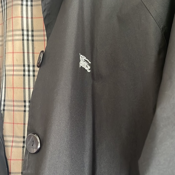 Classic Black Burberry Quilted jacket, please look closely at the picture - Picture 2 of 8